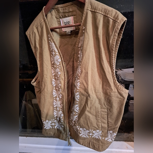 BDG Embroidered Green Vest Urban Outfitters - Picture 9 of 14